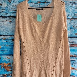 Bajee Collection V neck M Tan Top. Long Sleeve.